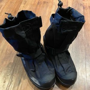 Neos waterproof overshoe